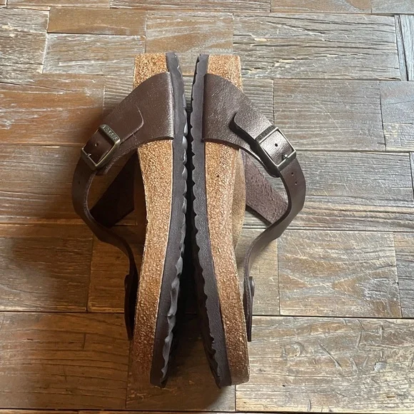 Birkenstock Gizeh Metallic Bronze Sandals🖤 - Picture 11 of 14